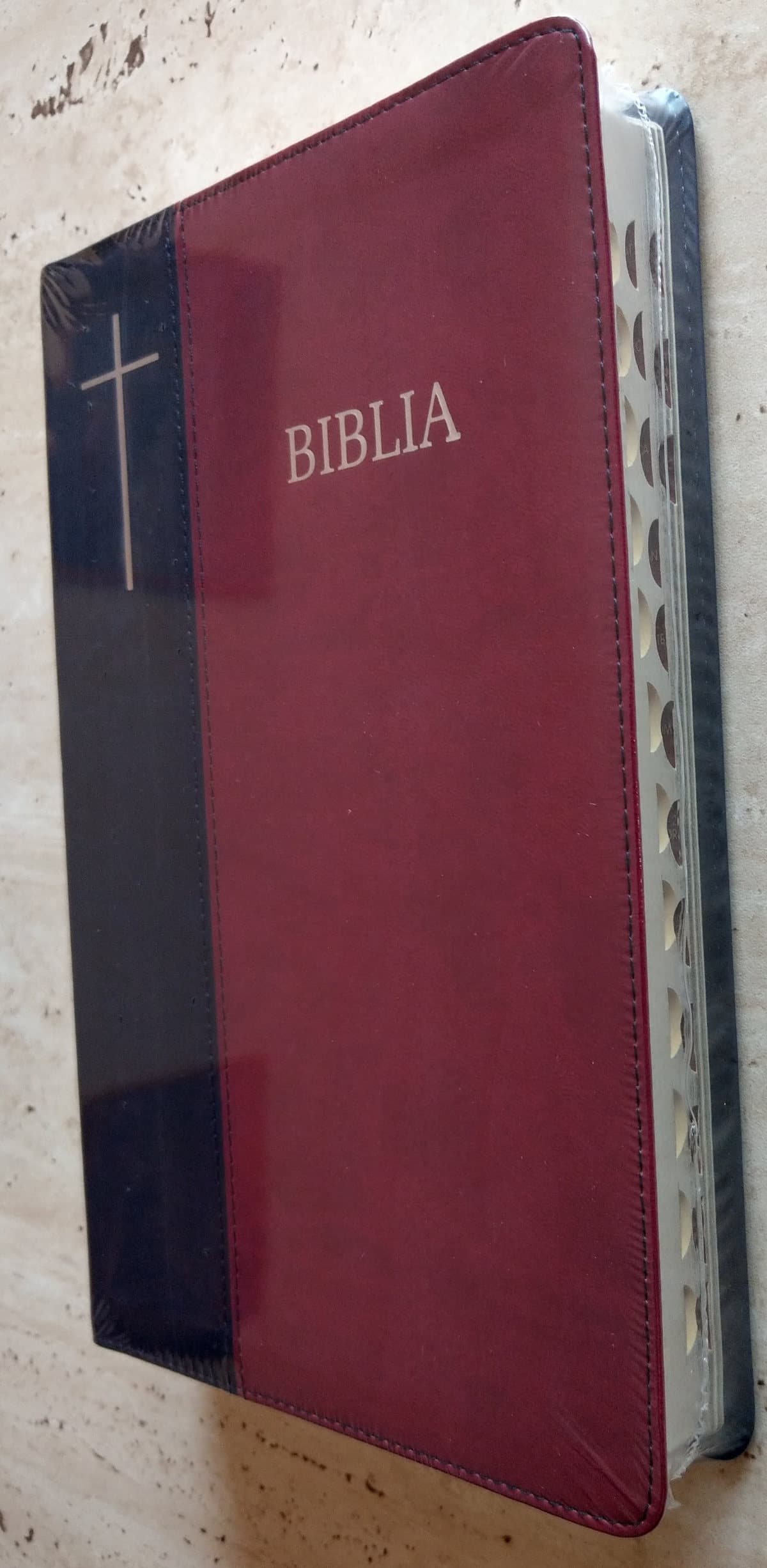 Biblia_mare_visiniu_bleu_076TI.jpg Biblia_mare_visiniu_bleu_076TI.jpg