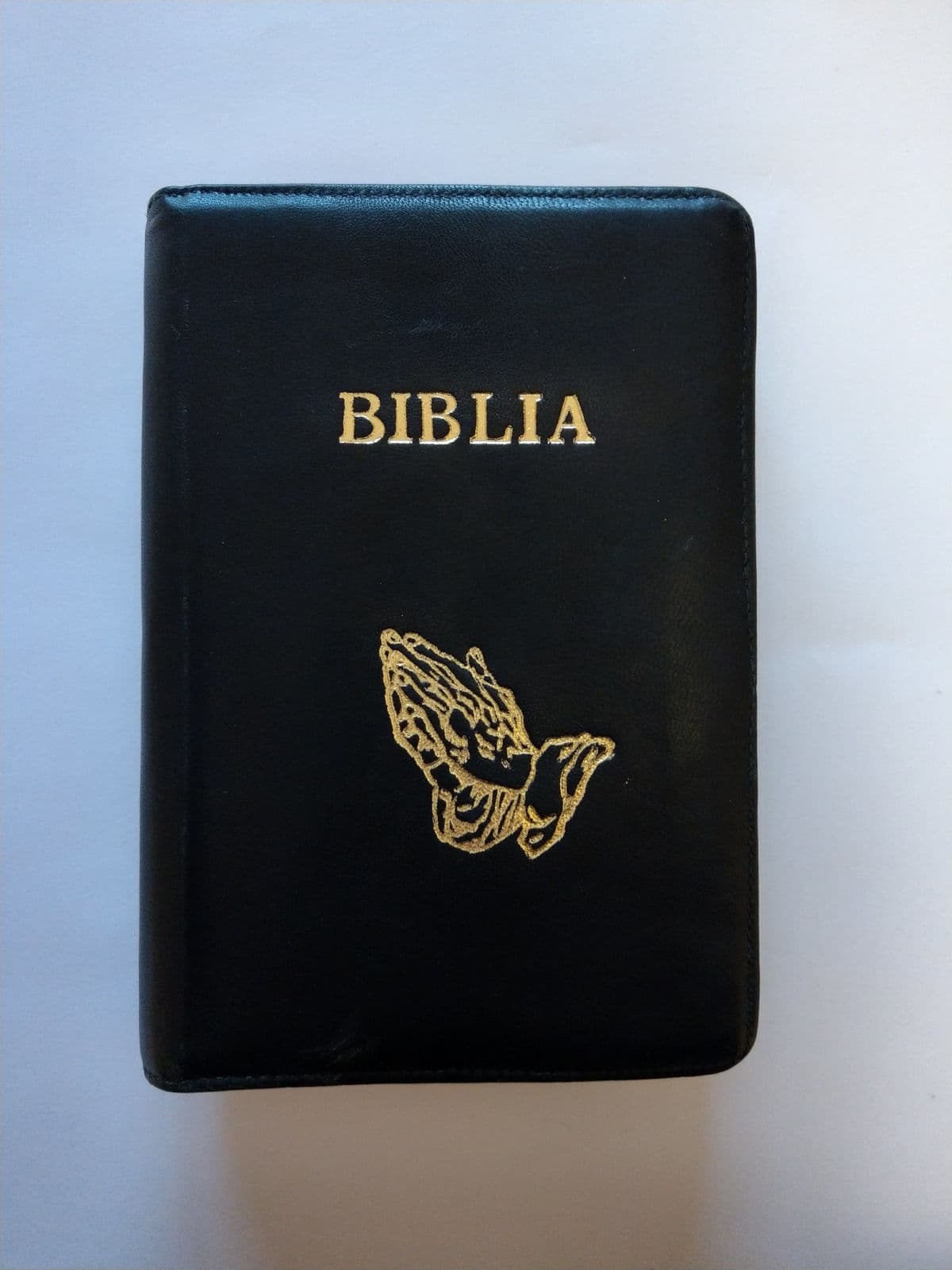 Biblia_medie_piele_fermoar_maini-2.jpg Biblia_medie_piele_fermoar_maini-2.jpg